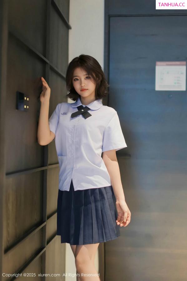   [XiuRen]高清写真图 2025.03.07 No.9985 小橘子orange 美腿性感第19张图片